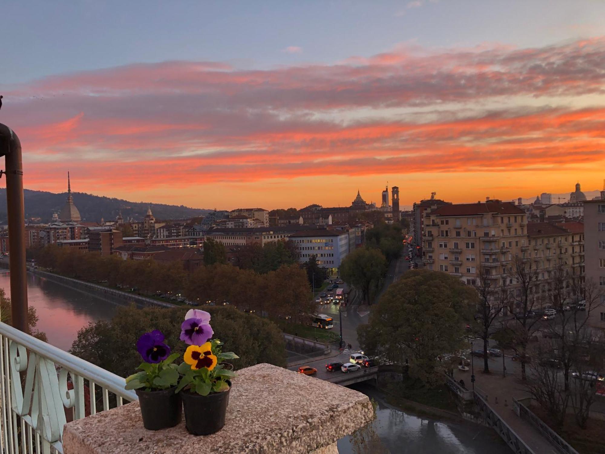 Ferienwohnung Attico Ellen Terrazza Con Vista Turin Exterior foto